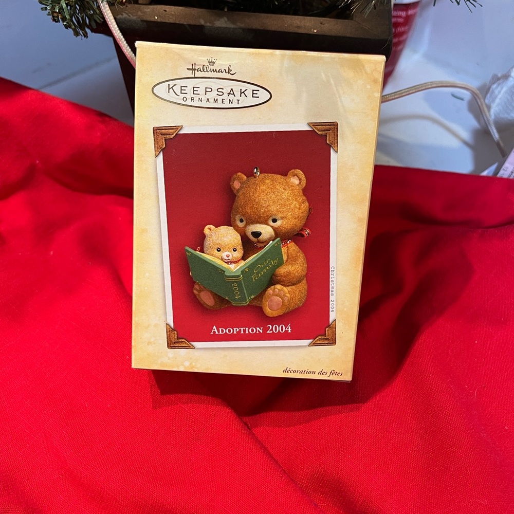 Hallmark Keepsake Ornament - Brown Bears with Green Book - Adoption 2004 - Picture 6 of 8